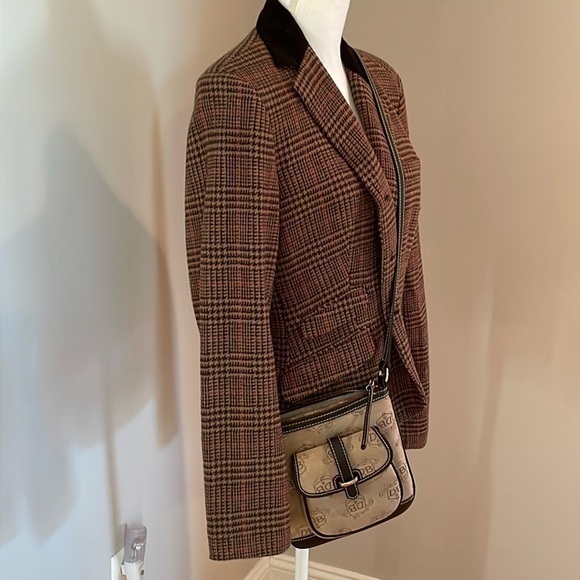 DOONEY BOURKE LETTER CARRIER CROSSBODY ABSOLUTELY NEW!! - Picture 1 of 11